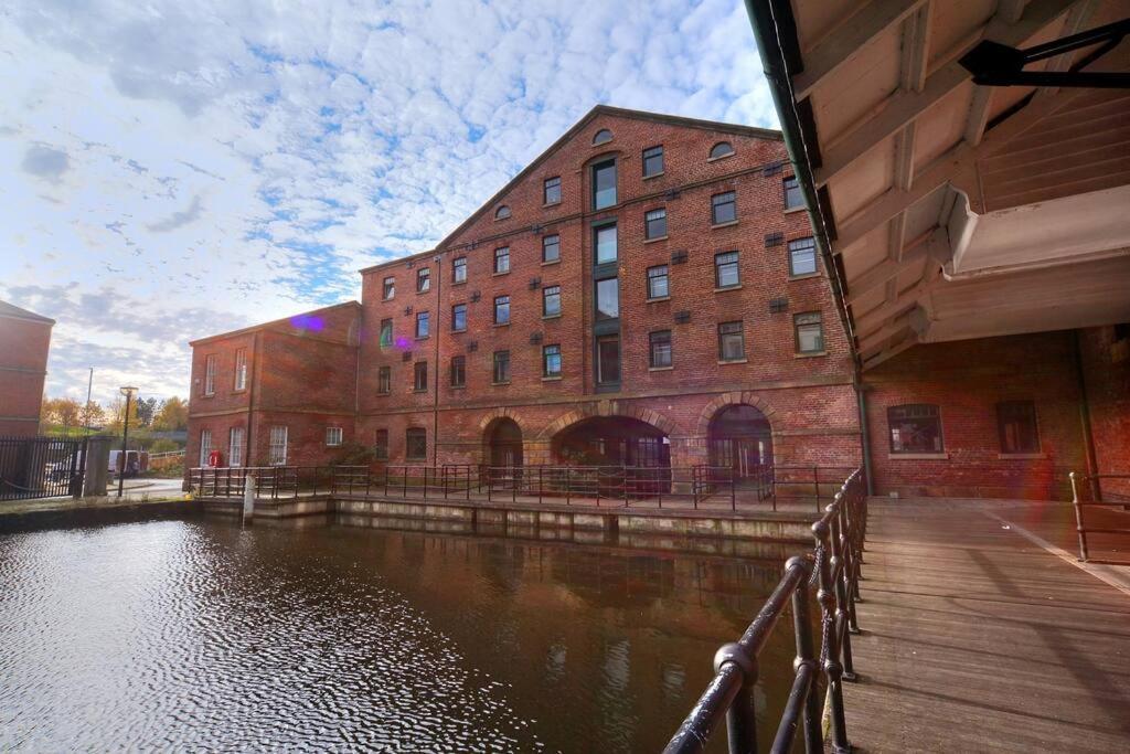 Beautiful 1-Bed Apartment In Grade Listed Warehouse - Victoria Quays, Sheffield City Centre, Free Parking, Pet Friendly, Netflix Екстериор снимка