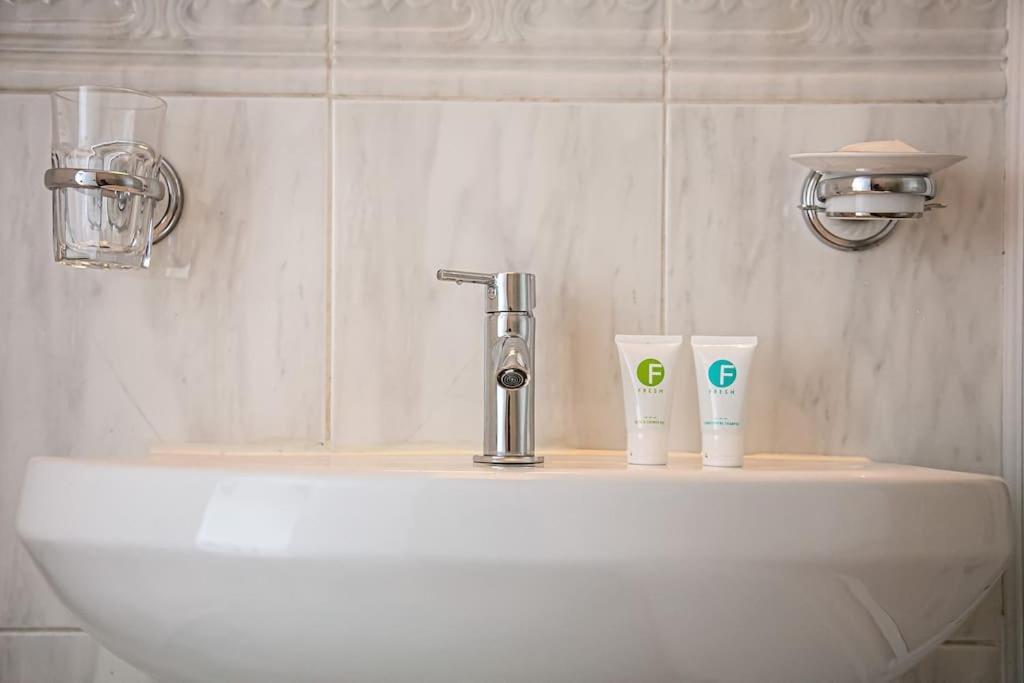 Beautiful 1-Bed Apartment In Grade Listed Warehouse - Victoria Quays, Sheffield City Centre, Free Parking, Pet Friendly, Netflix Екстериор снимка