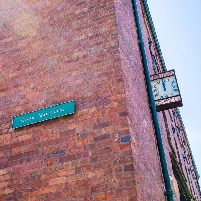 Beautiful 1-Bed Apartment In Grade Listed Warehouse - Victoria Quays, Sheffield City Centre, Free Parking, Pet Friendly, Netflix Екстериор снимка